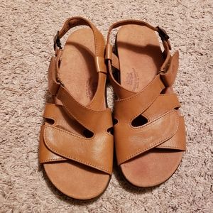 SAS Huggy Caramel  Women's Shoes Size 9